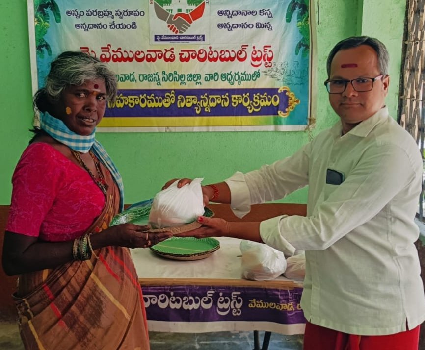 దాతల సహకారంతో 1837 రోజులుగా పేదలకు అన్నదాన కార్యక్ర